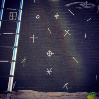 This is like watching #davinci square up one of his pieces with a #cameraobscura
Always wondered how #graf artists work on larger scale, and saw @akse_p19 when we were on our delivery rounds. So, yeah, here's how he does it. It's gonna be ??
#streetart #graffiti #workinprogress #manchester